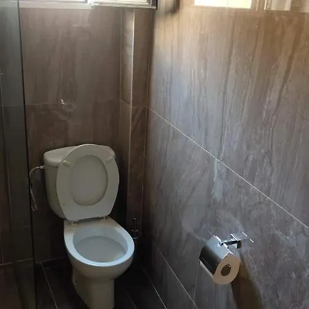 King's Pawn Apartment *